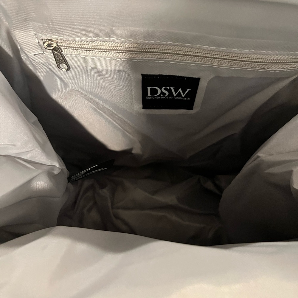 DSW backpack - Picture 2 of 4
